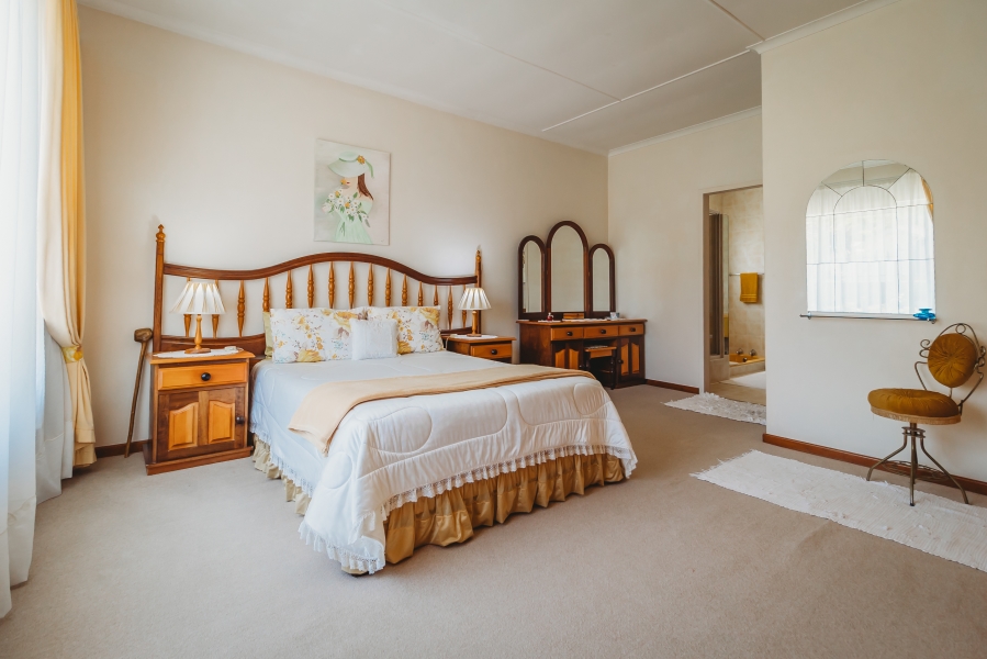 5 Bedroom Property for Sale in Denneoord Western Cape